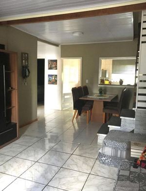 Image 5 - 856796