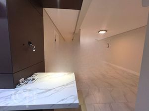 Image 8 - 856810