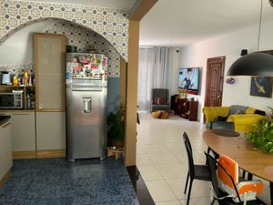 Image 10 - 856817