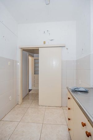 Image 29 - 856855