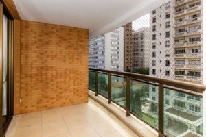 Image 5 - 856922