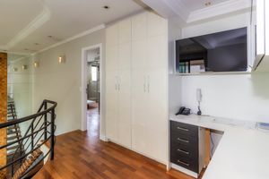 Image 35 - 856922
