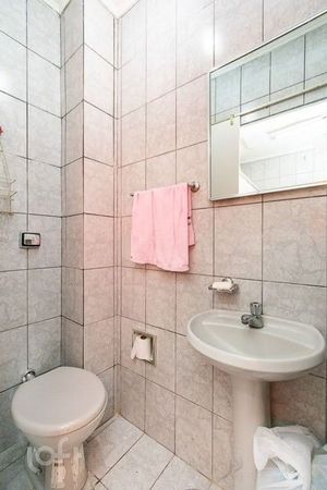 Image 8 - 856962