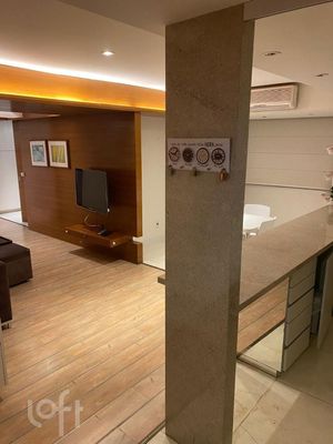 Image 3 - 856976