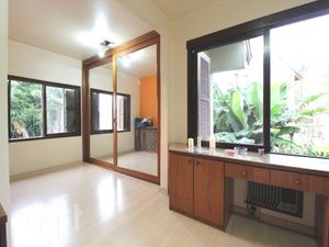 Image 19 - 857027