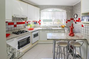 Image 10 - 857132
