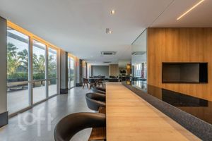 Image 2 - 857152