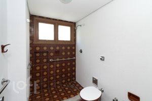 Image 21 - 857218