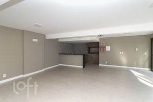 Image 21 - 857294