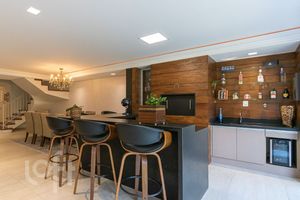 Image 6 - 857346