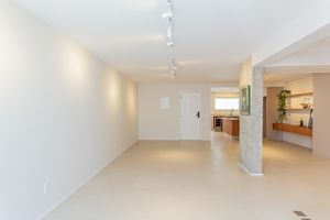 Image 4 - 857367
