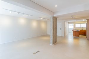 Image 5 - 857367