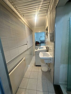 Image 19 - 857408