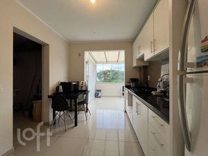 Image 10 - 857412