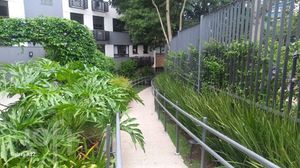 Image 5 - 857426