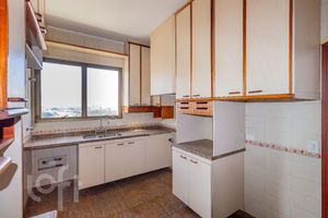 Image 6 - 857490