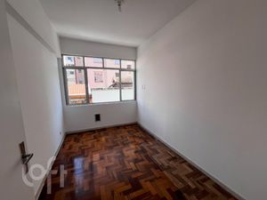 Image 19 - 857582