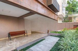Image 18 - 857586