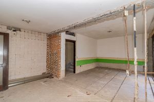 Image 32 - 857599