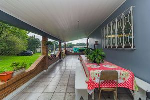 Image 28 - 857637