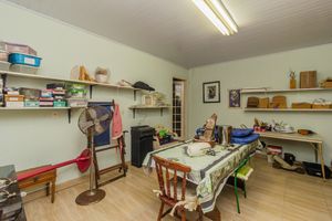 Image 39 - 857637