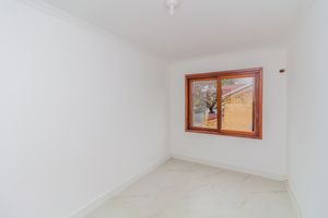 Image 4 - 857702