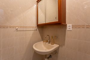 Image 4 - 857702