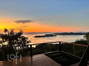 Image 6 - 857893