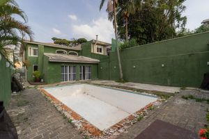 Image 6 - 858017