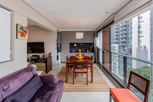 Image 4 - 858028