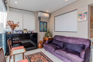 Image 9 - 858028