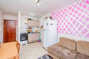 Image 4 - 858051