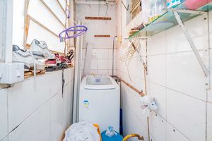 Image 19 - 858051