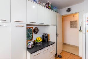 Image 19 - 858057