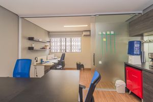 Image 3 - 858071