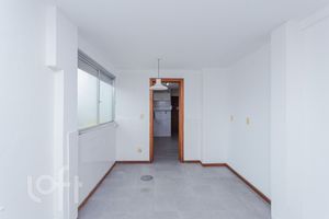 Image 17 - 858150