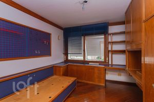 Image 10 - 858150