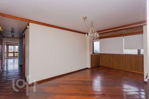 Image 9 - 858150