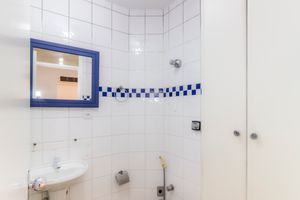 Image 19 - 858197