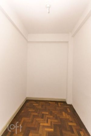 Image 31 - 858275