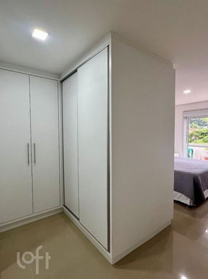 Image 18 - 858281