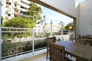 Image 7 - 858294