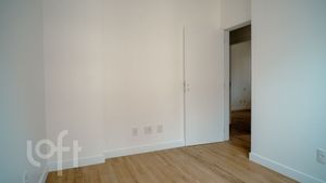 Image 34 - 858298