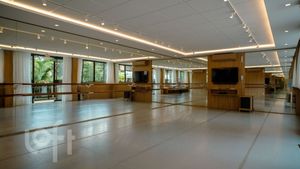 Image 30 - 858298
