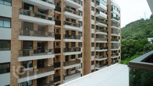 Image 37 - 858299