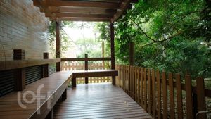 Image 19 - 858299