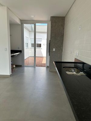 Image 3 - 858300