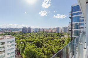 Image 12 - 858312