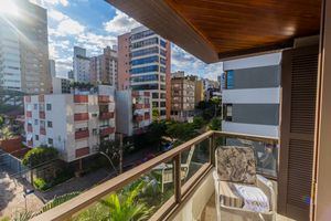 Image 14 - 858343