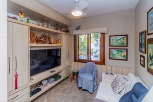 Image 8 - 858343
